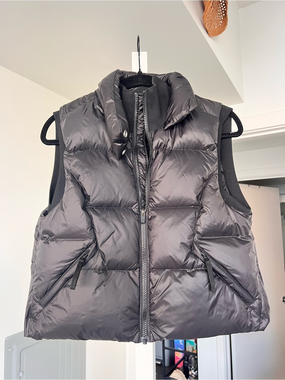 CUTS Women's Puffer Vest Black Size Medium